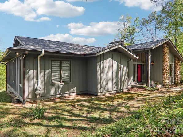 817 Greenwood Dr, Hendersonville, NC 28791