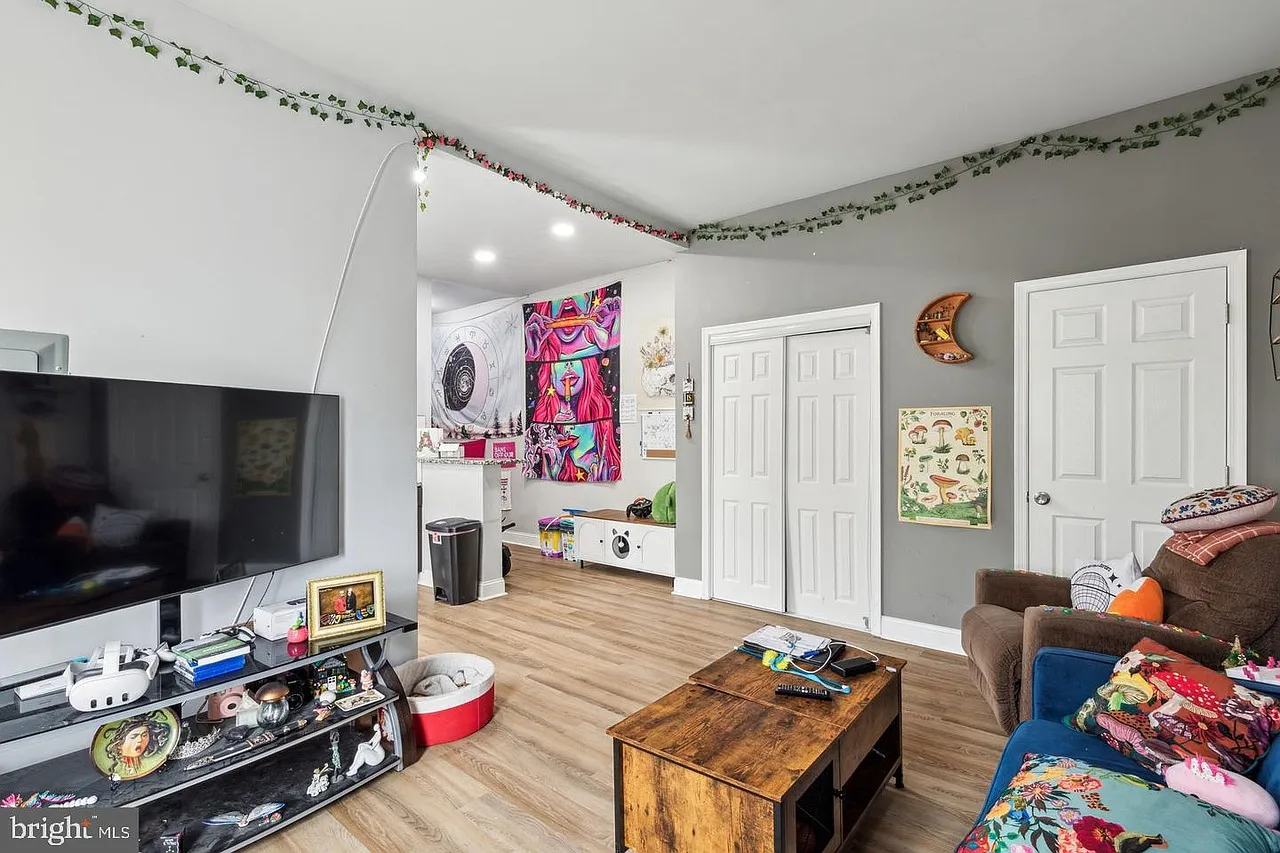 1 bed, 700 sqft, $1,250 — Photo 1