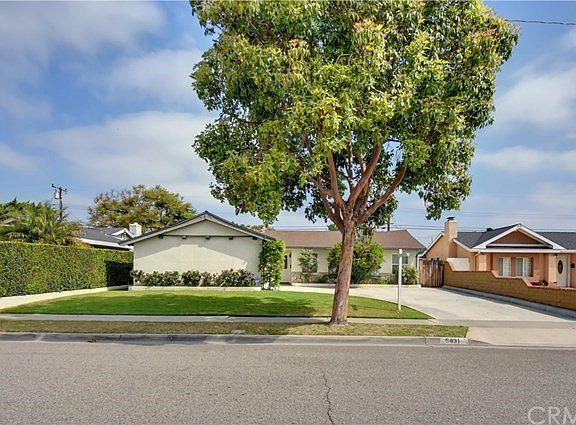 2nd image of 5431 Santa Monica Ave