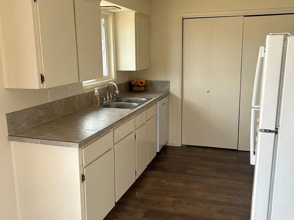 Ava Apartments, 1208 Newberg Hwy #104-B, Woodburn, OR 97071