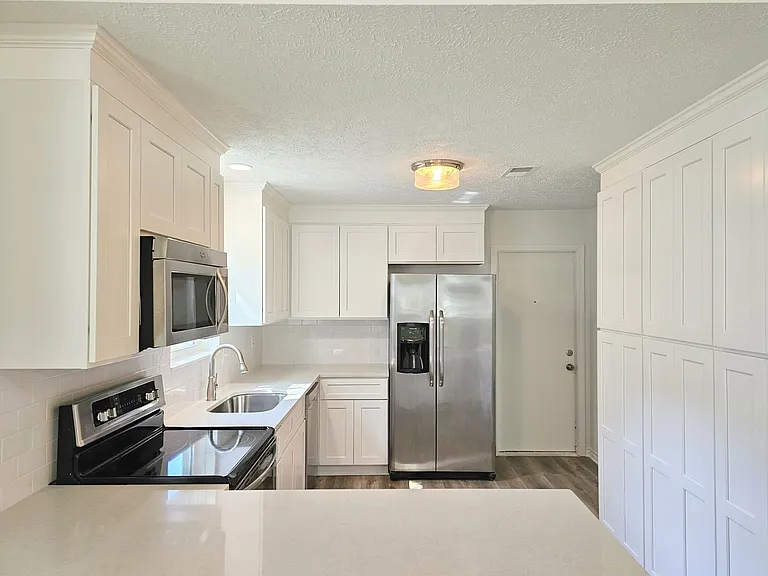 10615 Heatherford Dr — Photo 8