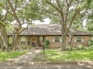 701 Patty B Ln, Burleson, TX 76028