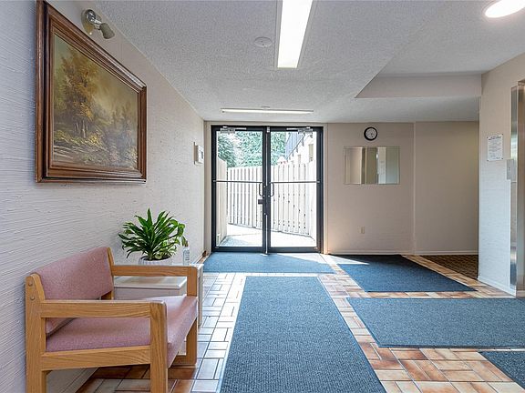 3rd image of 2515 Alexander St #310