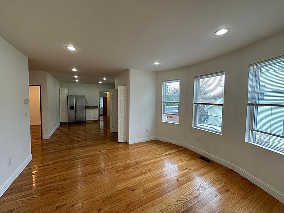5th image of 89 Walnut St