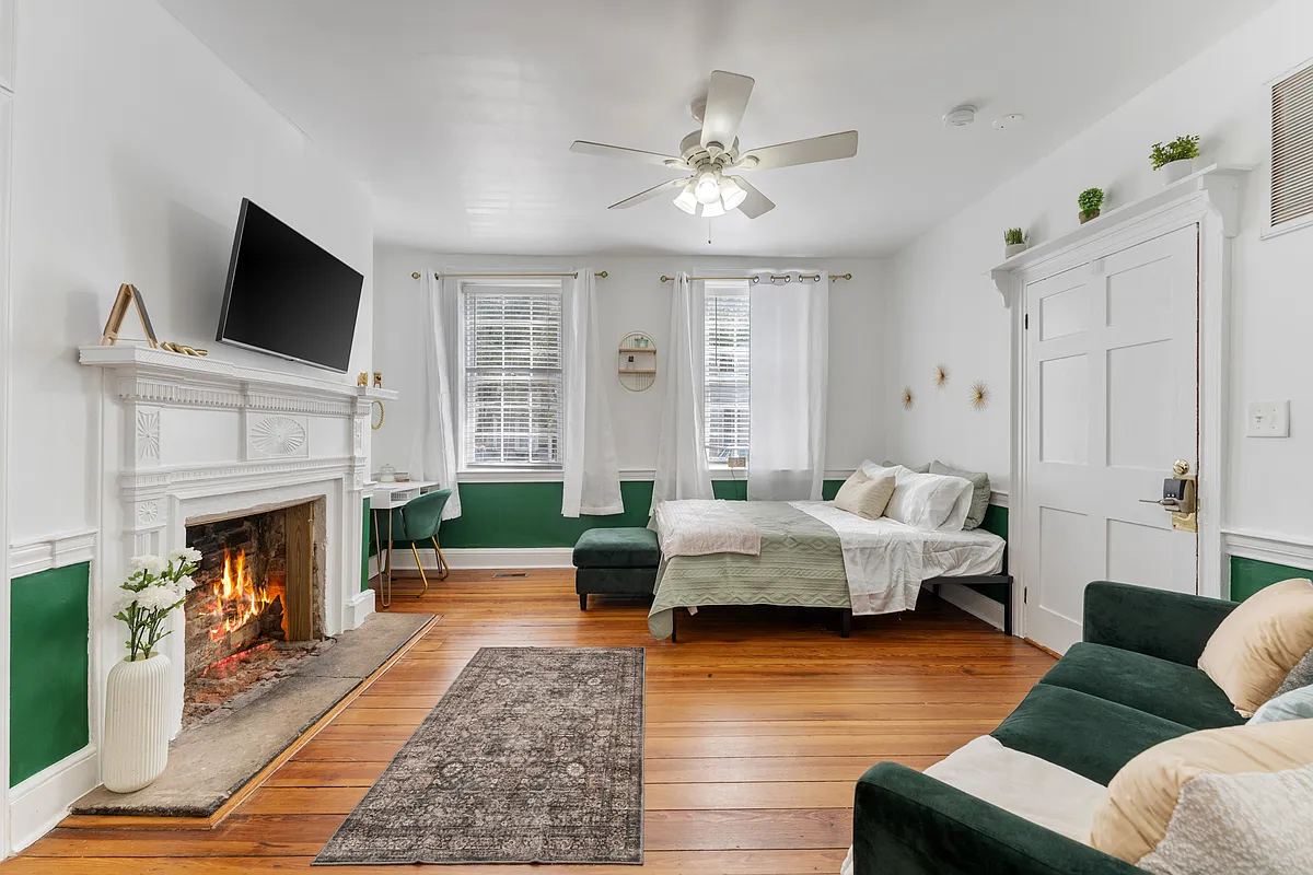 Building Photo - 512 Caroline St #1