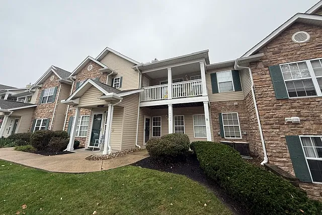 2 bed, 1145 sqft, $1,700 — Photo 1