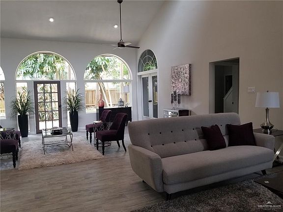 3rd image of 5009 Oakmont Dr #0