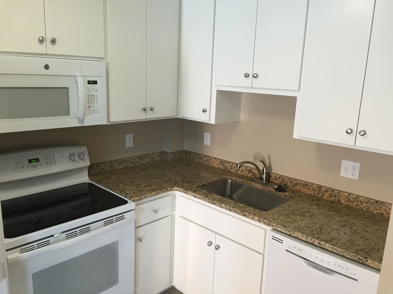 4016 Utica Ave S — Photo 3