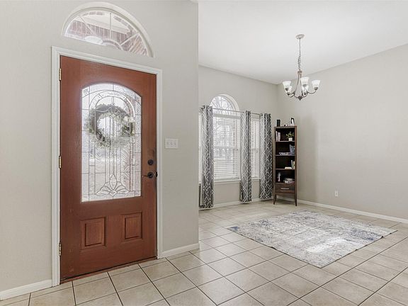 5th image of 104 Spring Br