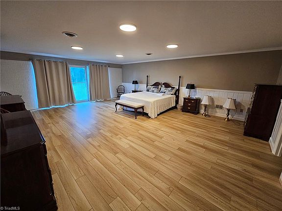 4th image of 143 James St
