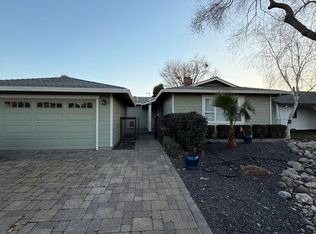 24 Hacienda Ln, Woodland, CA 95695