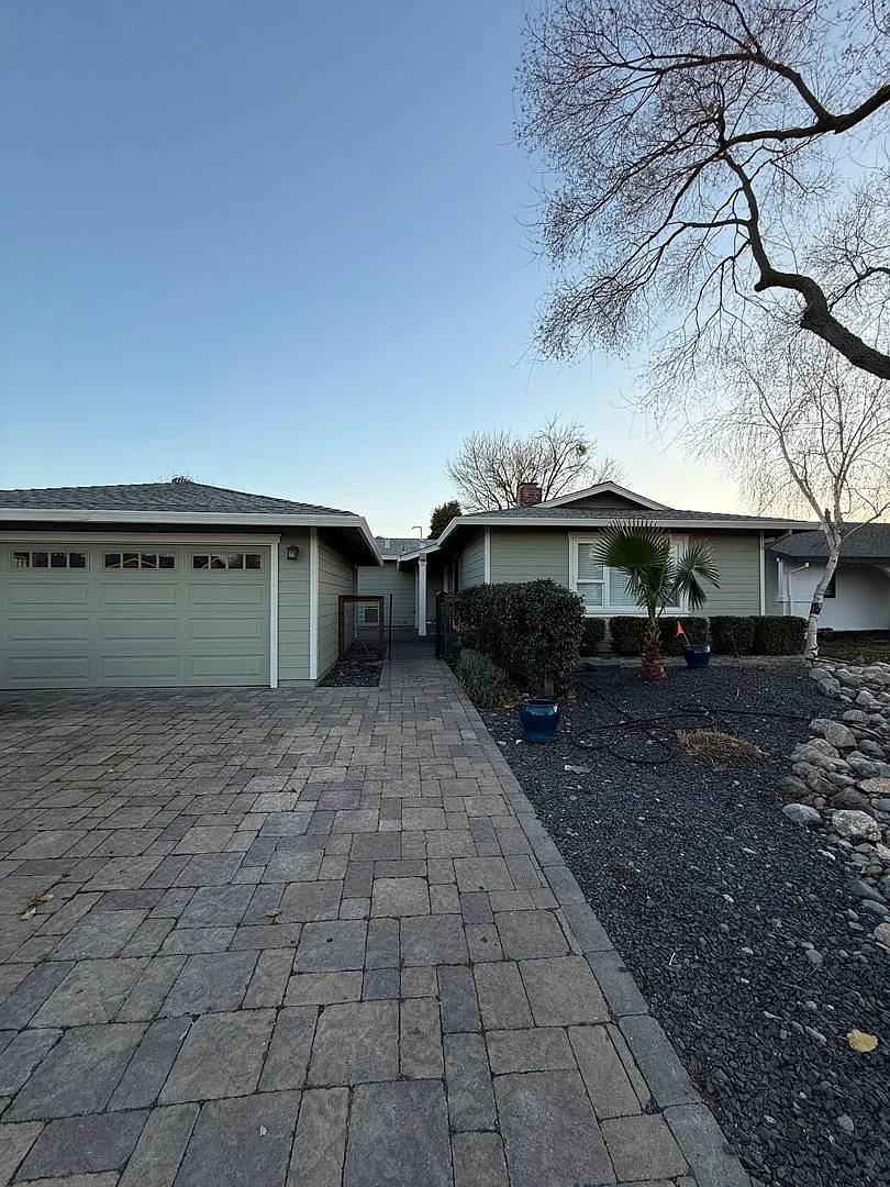 24 Hacienda Ln photo 1