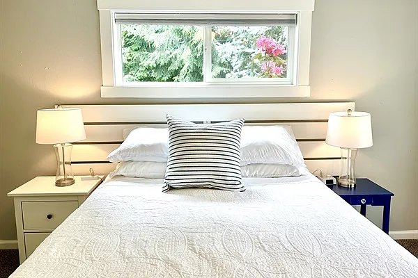 Downstairs bedroom with King Size bed