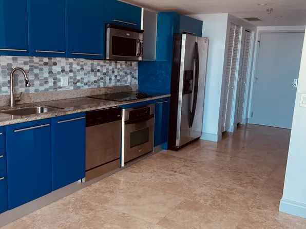 185 SW 7th St, Miami, FL