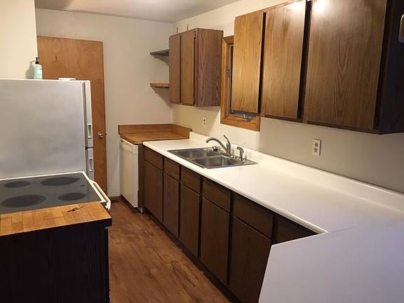 5th image of 631 S California St