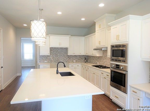 5th image of 419 Evans Oak Ln