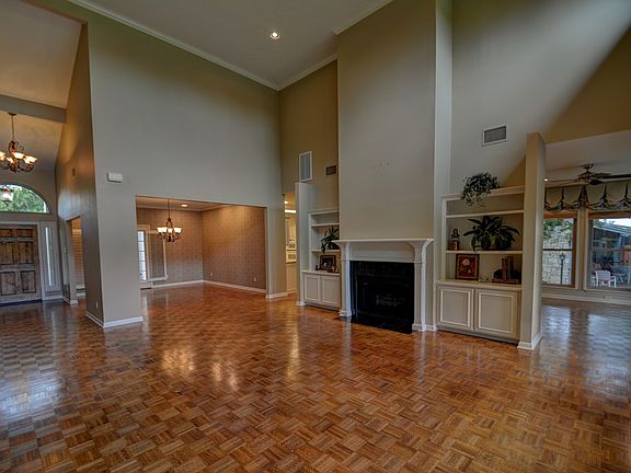 4th image of 534 Sand Bend Dr E