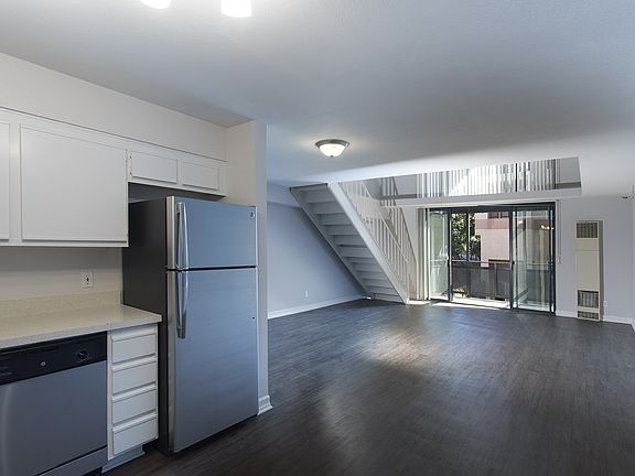 4th image of 303-319 W Market St