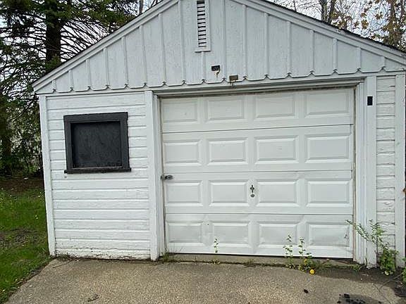 5th image of 19928 Westphalia St