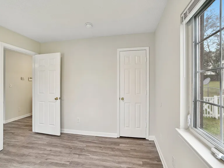 426 Jones St — Photo 8