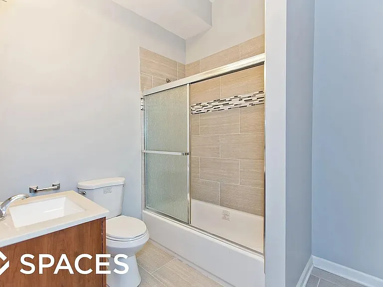 1102 W 18th St #3R — Photo 5
