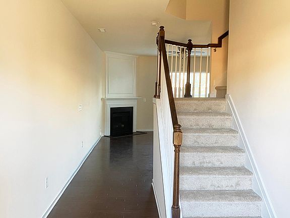 house entrance/stairs (first floor)