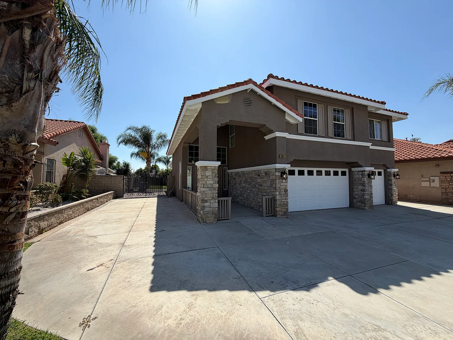 4 bed, 2.5 bath, 2108 sqft, $4,000 — Photo 2
