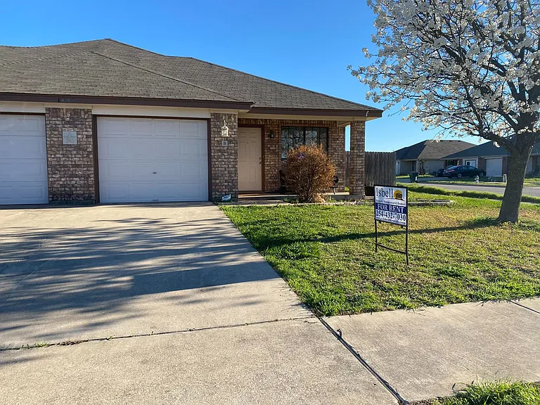 1409 Nicholas Cir #B — Photo 1