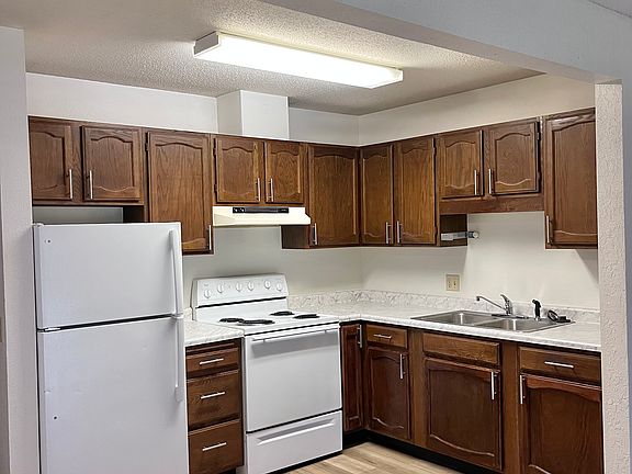 3rd image of W528 Park Dr #11