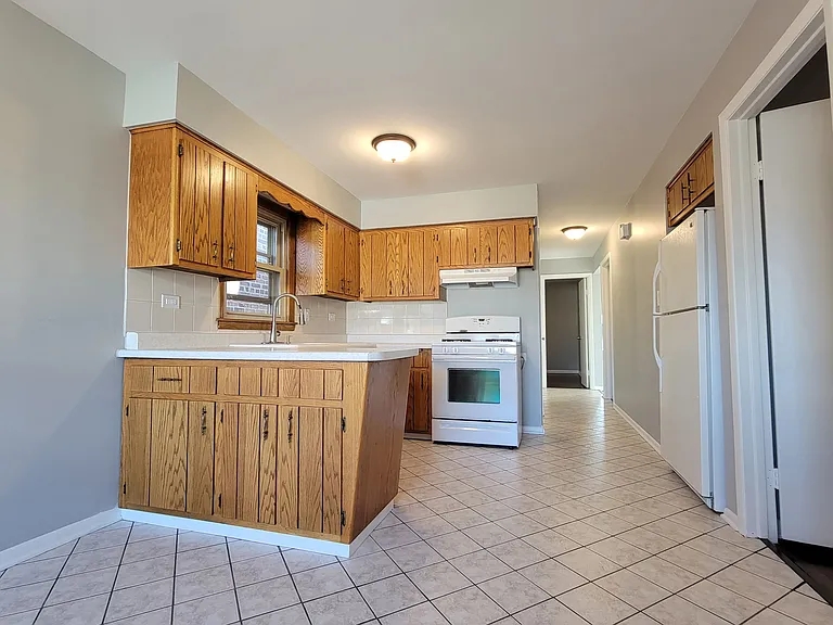 6341 S Kilpatrick Ave — Photo 4