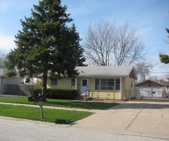 1st image of 5918 W 90th St