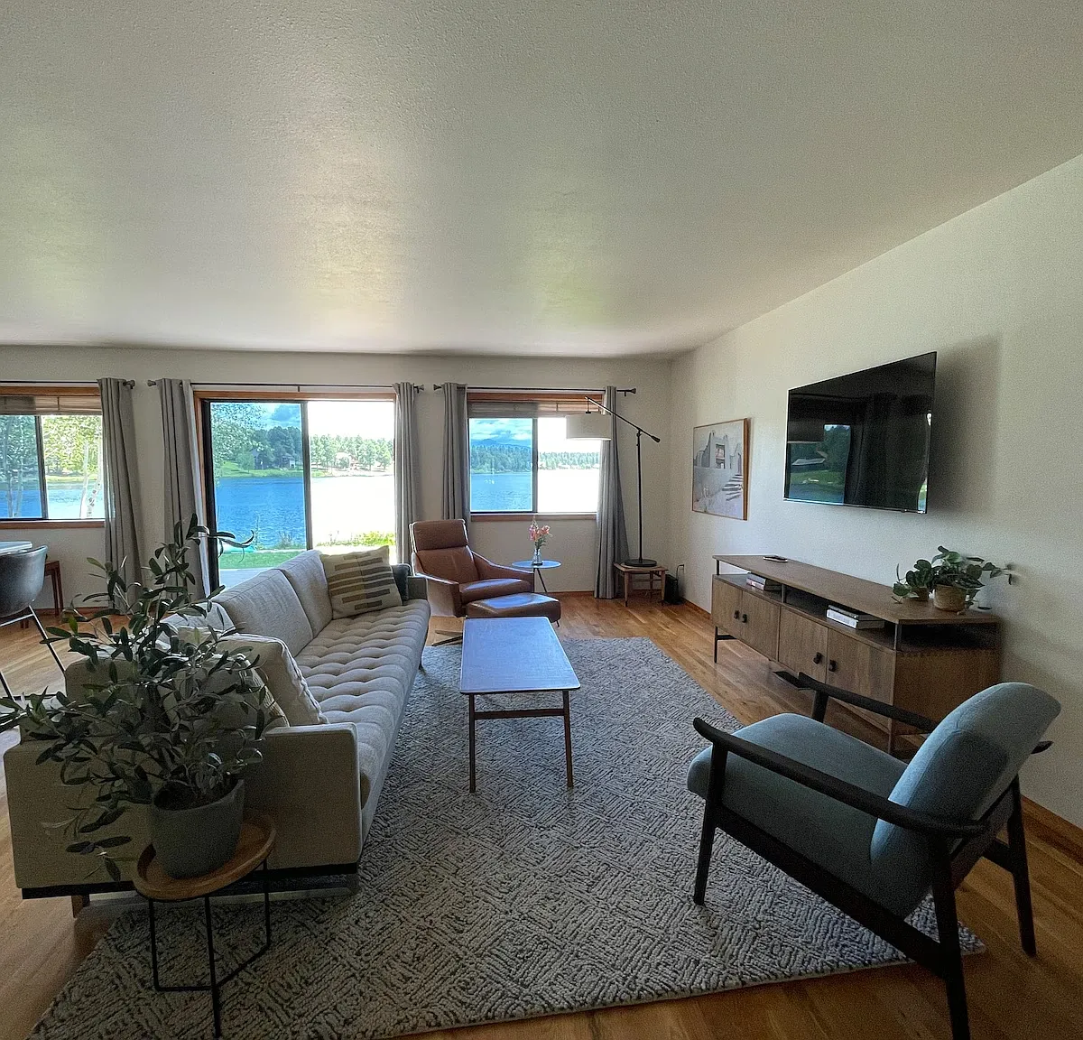 3 bed, 1576 sqft, $2,825 — Photo 2