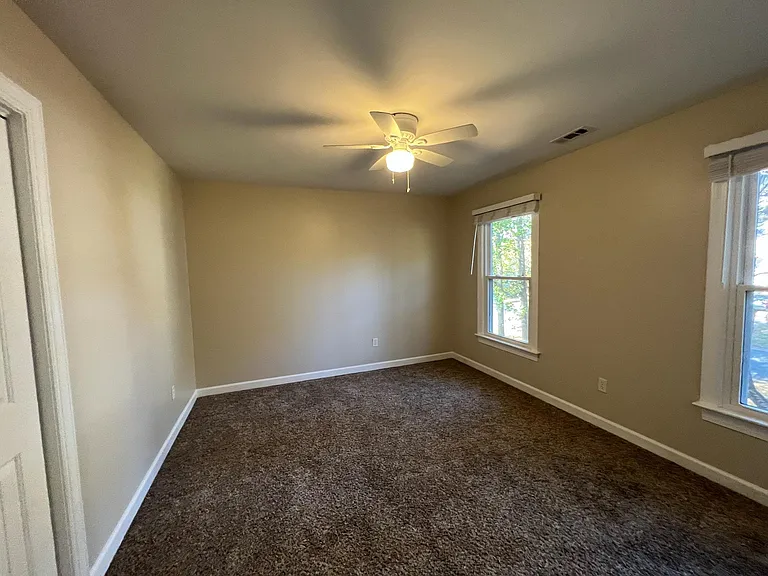 104 Cavendish Dr — Photo 36