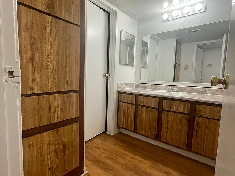 Ashley Crest — Photo 15