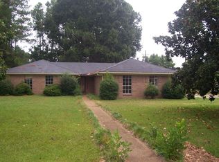 203 Meadowbrook Rd, Greenwood, MS 38930