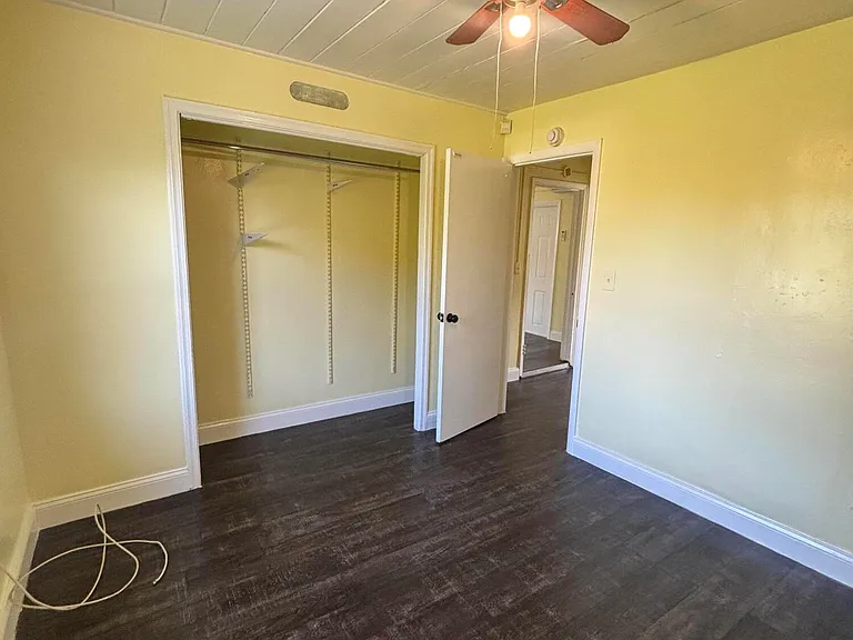 328 Urquhart St — Photo 24