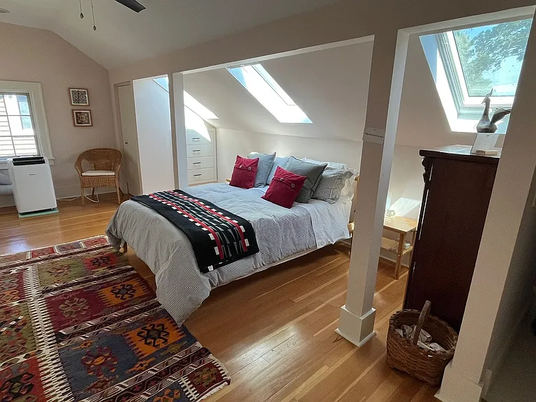 upper level, main bedroom