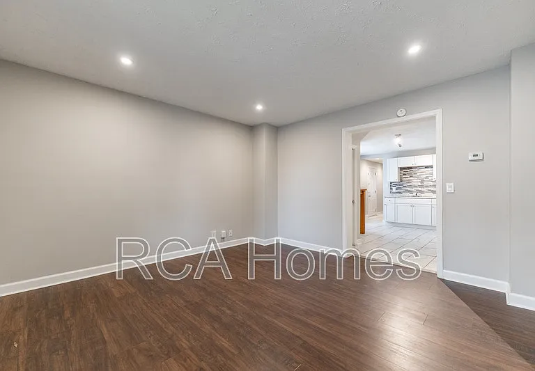 1027 Saint Paul St — Photo 7
