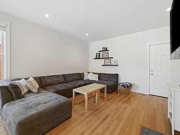 4th image of 2124 W Evergreen Ave #2