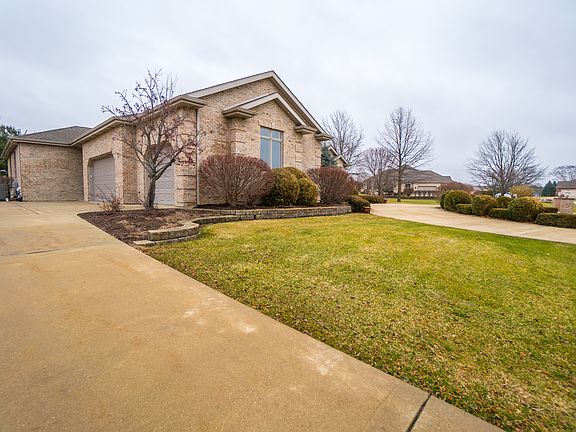 2nd image of 1024 Country Ln