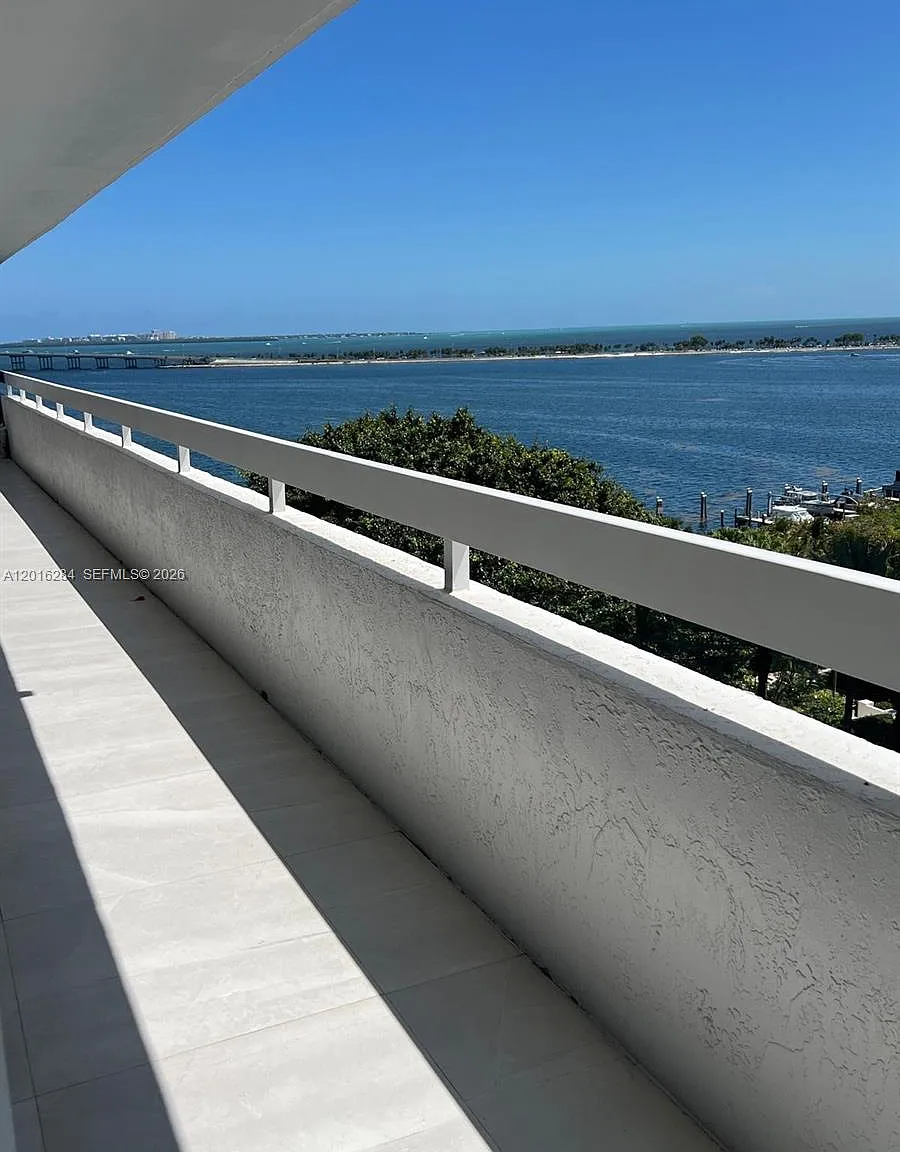 Imperial At Brickell Cond — Photo 2