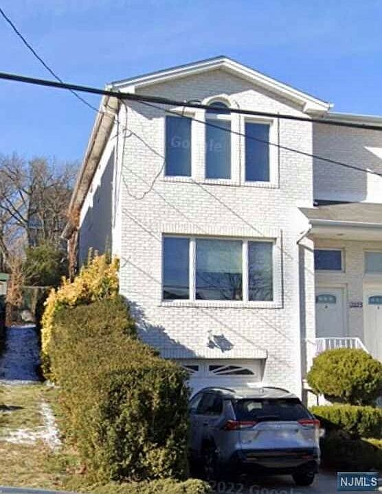 1st image of 2223 Mackay Ave APT A