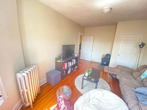 2nd image of 12 Mount Hood Rd
