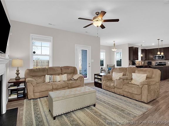 5th image of 181 Chatfield Dr