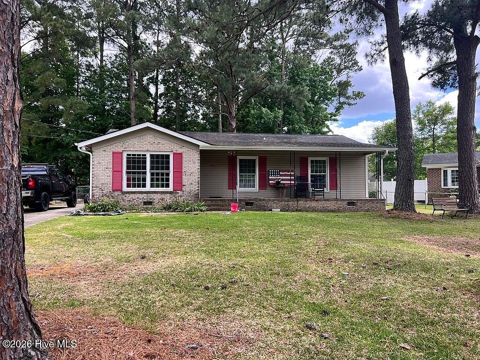 1st image of 302 Cardinal Road