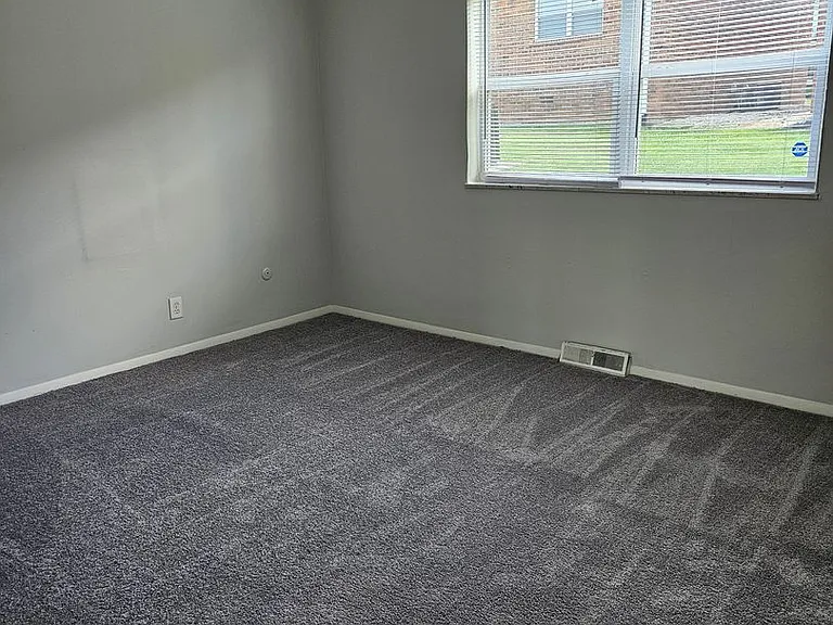 Fairmont Apartments — Photo 16
