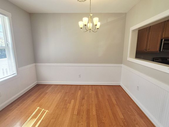 3rd image of 334 Marquette Ct