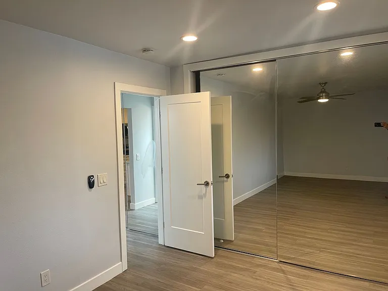 500 N Clementine St — Photo 5