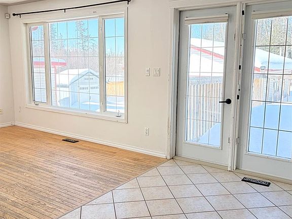 5th image of 83 E Aspen Cres