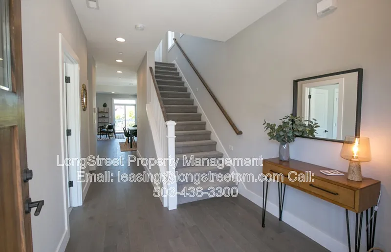 4 bed, 3.0 bath, 1816 sqft, $3,295 — Photo 3